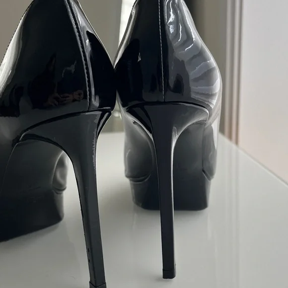 Saint Laurent Black Patent Leather Chain-Trim Platform Pumps Sz 38 - Picture 6 of 10